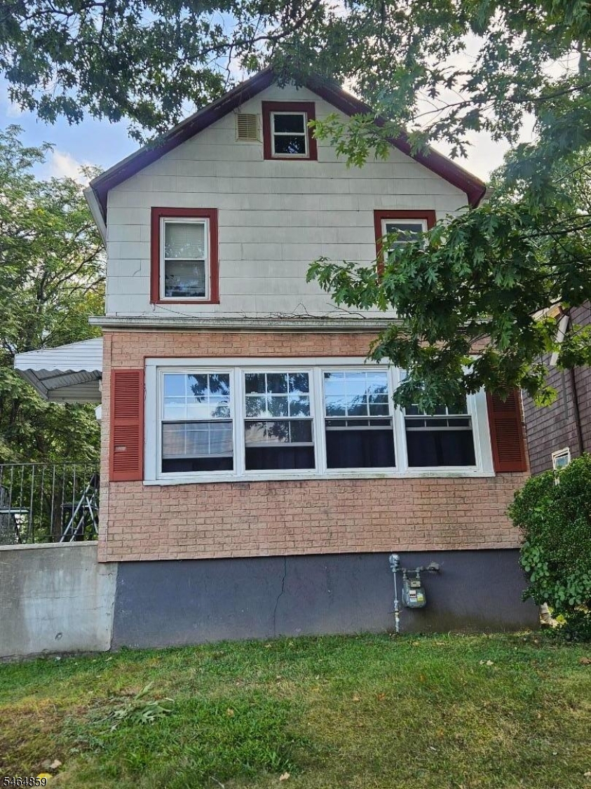 215 W 3rd Avenue Roselle NJ 07203