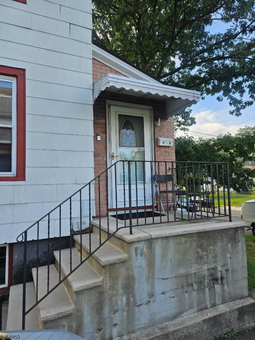 215 W 3rd Avenue Roselle NJ 07203