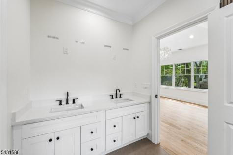 21 Maplewood Drive Livingston NJ 07039