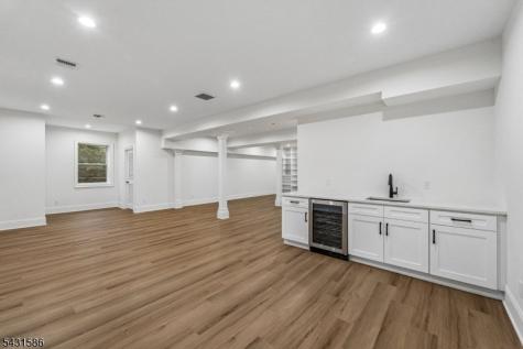 21 Maplewood Drive Livingston NJ 07039