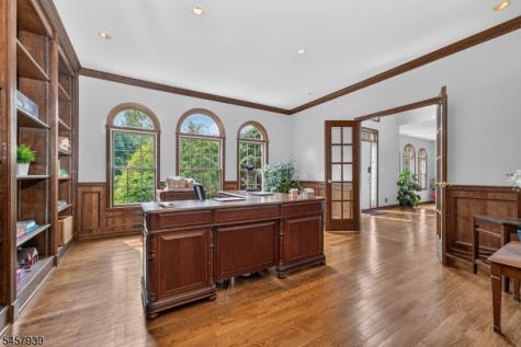 6 Oakridge Road Clinton NJ 08801