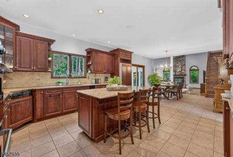 6 Oakridge Road Clinton NJ 08801