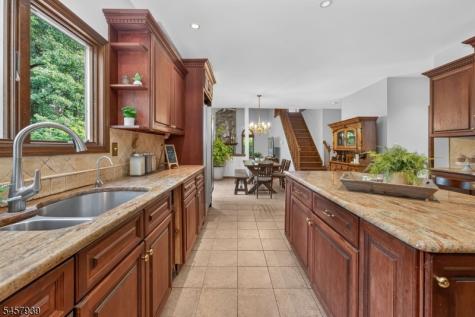 6 Oakridge Road Clinton NJ 08801
