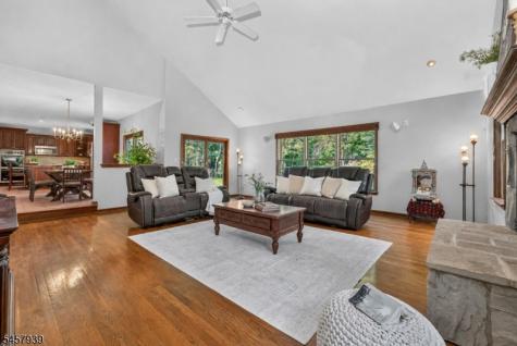 6 Oakridge Road Clinton NJ 08801
