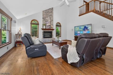 6 Oakridge Road Clinton NJ 08801
