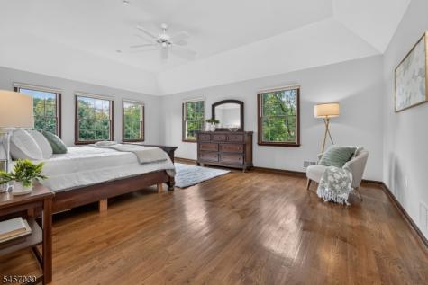 6 Oakridge Road Clinton NJ 08801