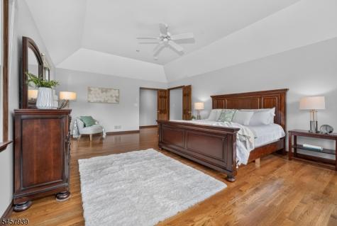 6 Oakridge Road Clinton NJ 08801