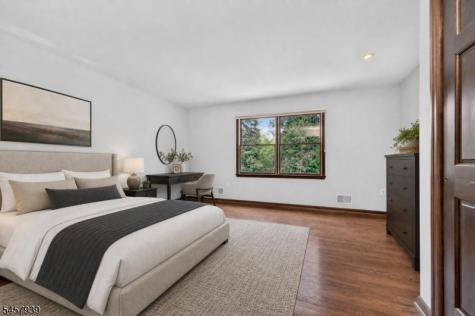 6 Oakridge Road Clinton NJ 08801