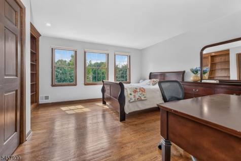 6 Oakridge Road Clinton NJ 08801