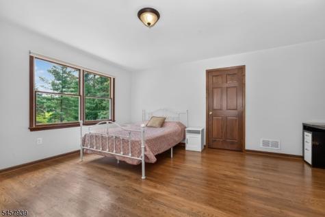 6 Oakridge Road Clinton NJ 08801