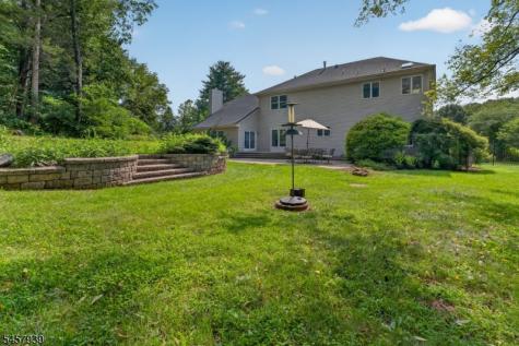 6 Oakridge Road Clinton NJ 08801