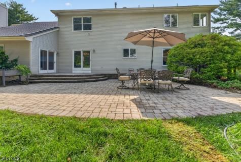 6 Oakridge Road Clinton NJ 08801