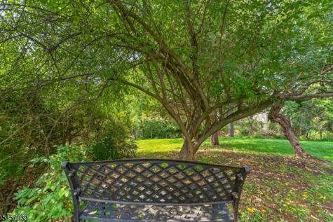 6 Oakridge Road Clinton NJ 08801