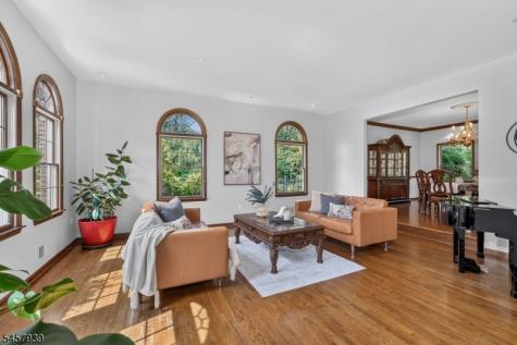 6 Oakridge Road Clinton NJ 08801