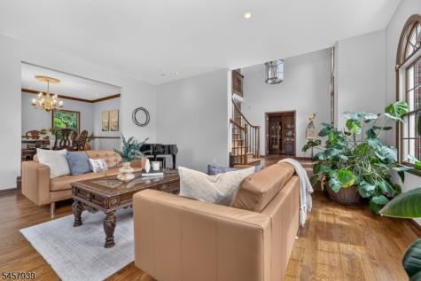 6 Oakridge Road Clinton NJ 08801