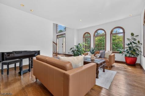 6 Oakridge Road Clinton NJ 08801