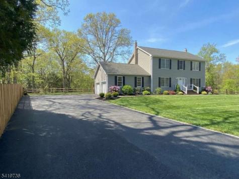 9 Old Traveled Way Roxbury NJ 07852