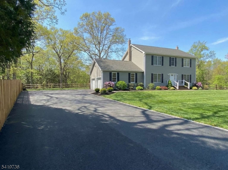 9 Old Traveled Way Roxbury NJ 07852