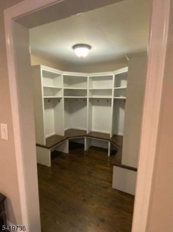 9 Old Traveled Way Roxbury NJ 07852