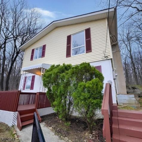 17 Clover Terrace Jefferson NJ 07849