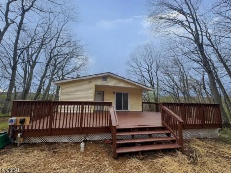 17 Clover Terrace Jefferson NJ 07849