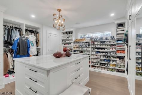 16 E Greenbrook Road North Caldwell NJ 07006