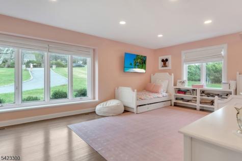 16 E Greenbrook Road North Caldwell NJ 07006