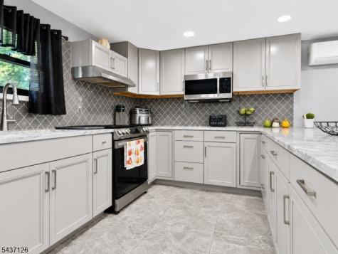 118 Poplar Street Carteret NJ 07008