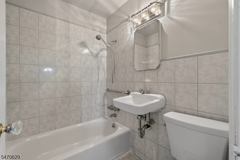 214 Washington Place Totowa NJ 07512
