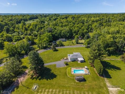 24 Hardscrabble Hill Road Raritan NJ 08822