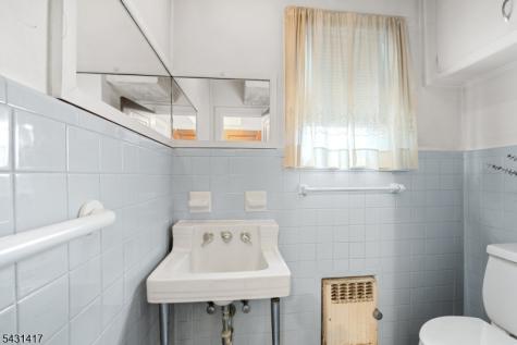 819 Roanoke Avenue Elizabeth NJ 07208