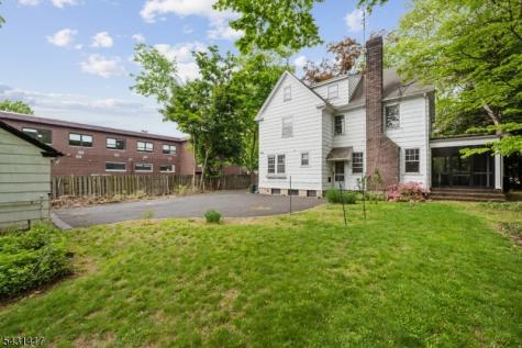 819 Roanoke Avenue Elizabeth NJ 07208