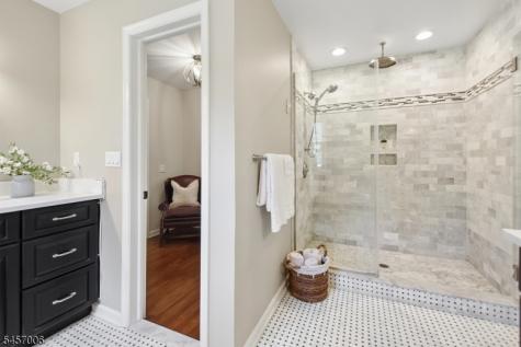 24 Welsh Road Tewksbury NJ 08833