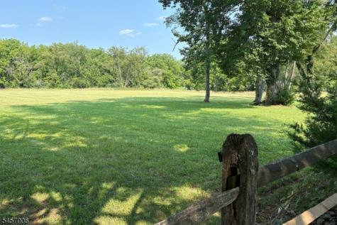 24 Welsh Road Tewksbury NJ 08833