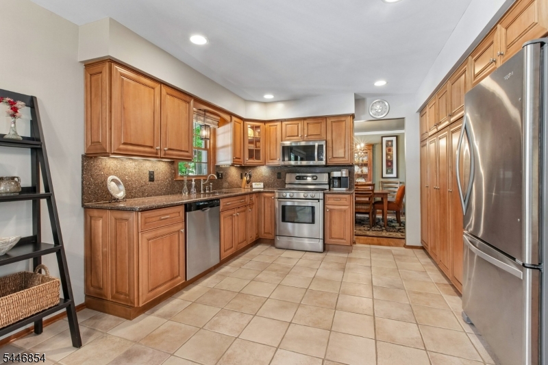 4 Van Loan Avenue Sayreville NJ 08872