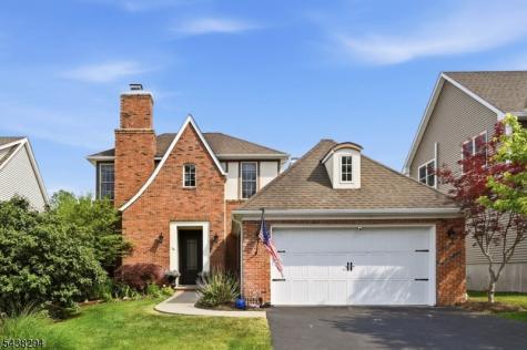 14 Bluffs Court Hamburg NJ 07419