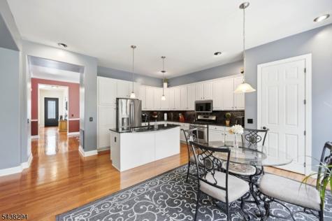 14 Bluffs Court Hamburg NJ 07419