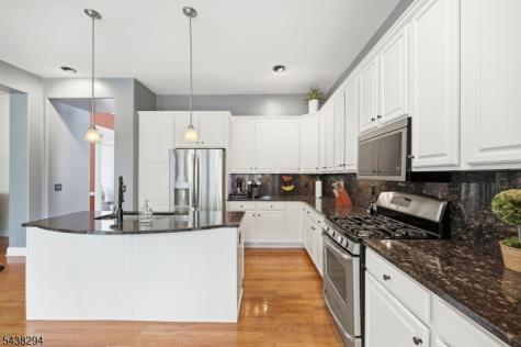 14 Bluffs Court Hamburg NJ 07419