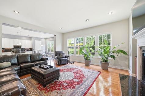 14 Bluffs Court Hamburg NJ 07419