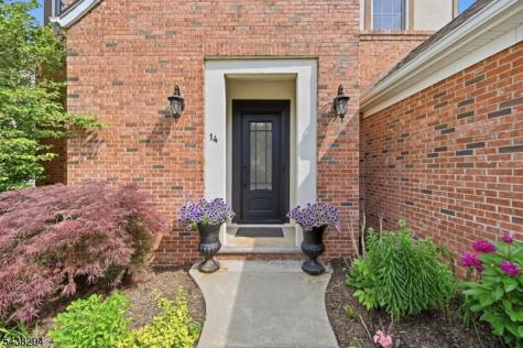 14 Bluffs Court Hamburg NJ 07419