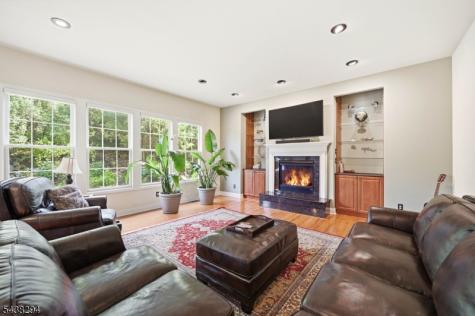 14 Bluffs Court Hamburg NJ 07419