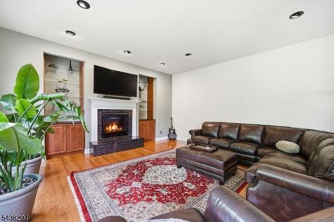 14 Bluffs Court Hamburg NJ 07419