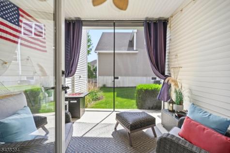 14 Bluffs Court Hamburg NJ 07419