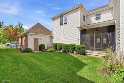 14 Bluffs Court Hamburg NJ 07419