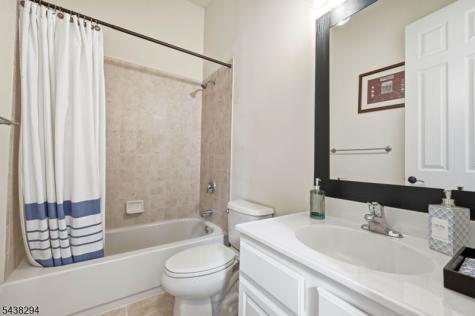 14 Bluffs Court Hamburg NJ 07419