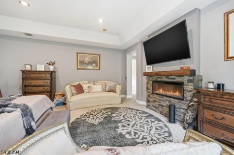 14 Bluffs Court Hamburg NJ 07419