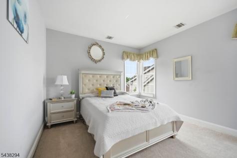 14 Bluffs Court Hamburg NJ 07419
