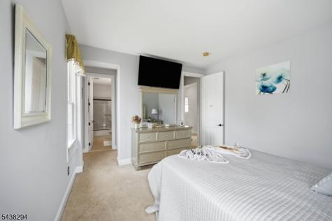 14 Bluffs Court Hamburg NJ 07419