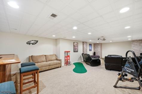 14 Bluffs Court Hamburg NJ 07419
