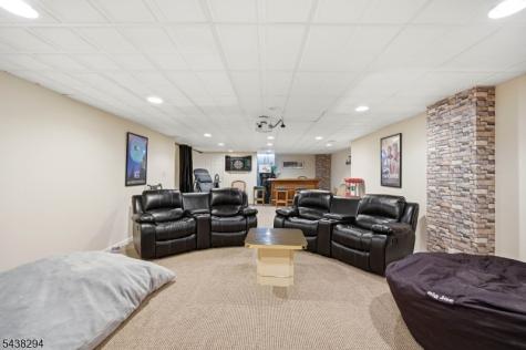 14 Bluffs Court Hamburg NJ 07419
